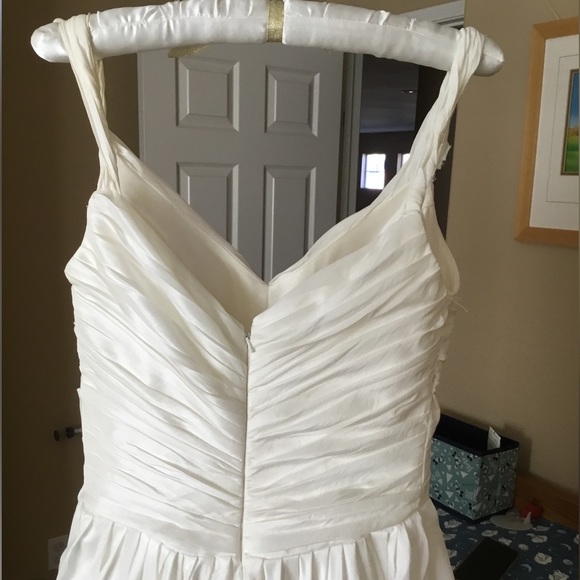 Custom Bridal Wedding Gown with Train | Ivory | Size fits like a 6 (no tag) - Picture 4 of 12